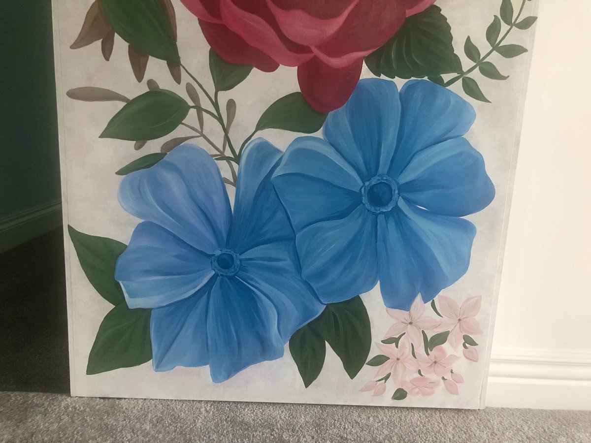 Petrie76's tweet photo. Sliding bedroom door feature. Side one finished! In acrylic and oil. Took around 3 days altogether. #kentartist #peachyart76 #artcommission #wallart #artmural #flowerart https://t.co/kZu6Crbo0d