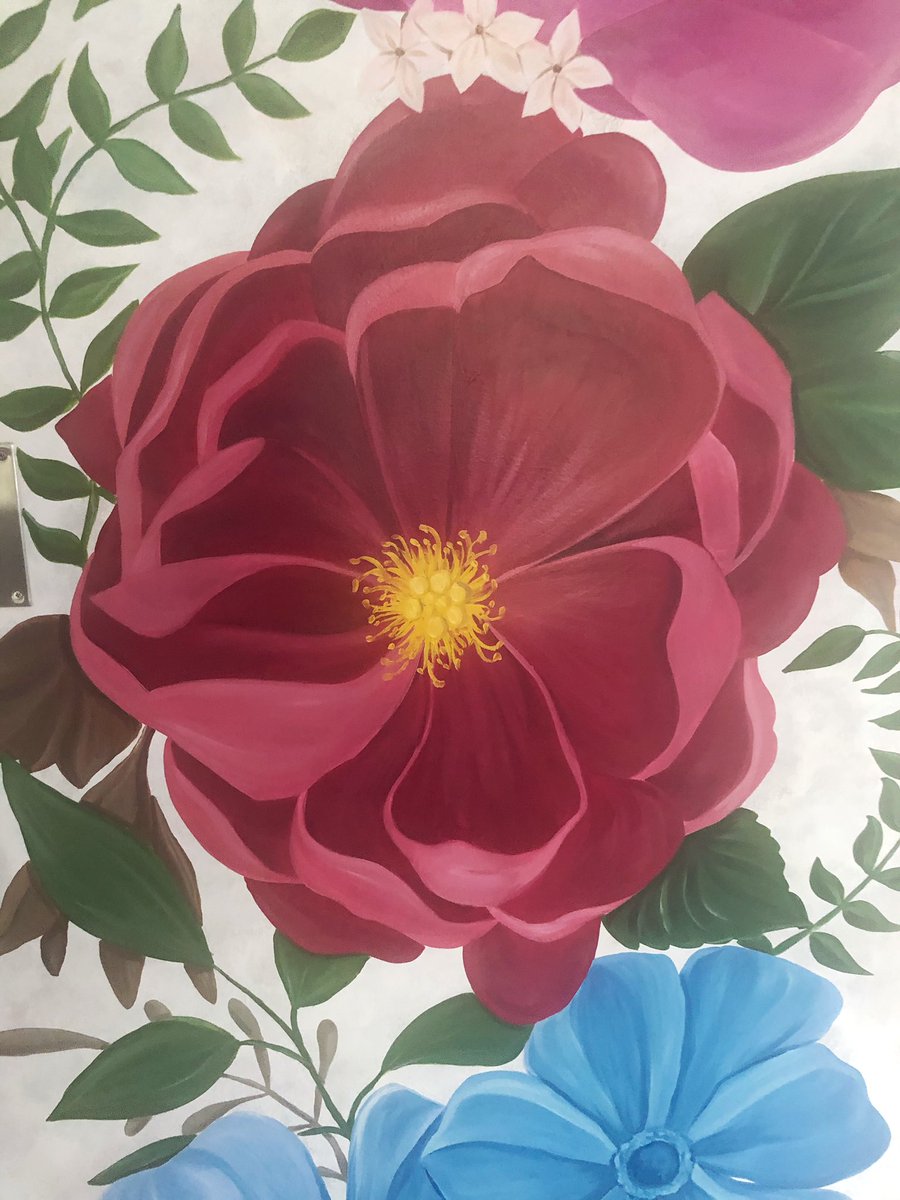 Petrie76's tweet photo. Sliding bedroom door feature. Side one finished! In acrylic and oil. Took around 3 days altogether. #kentartist #peachyart76 #artcommission #wallart #artmural #flowerart https://t.co/kZu6Crbo0d