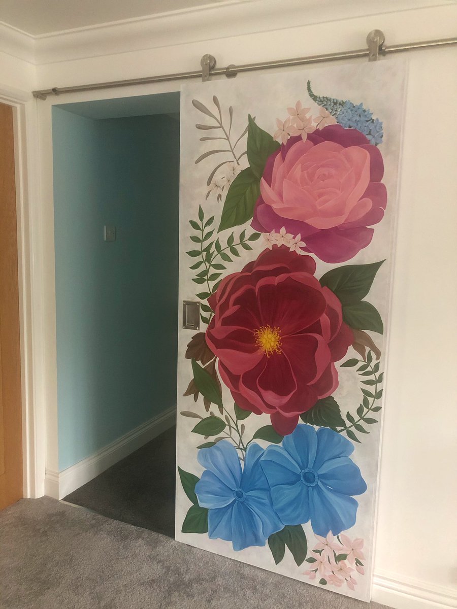 Petrie76's tweet photo. Sliding bedroom door feature. Side one finished! In acrylic and oil. Took around 3 days altogether. #kentartist #peachyart76 #artcommission #wallart #artmural #flowerart https://t.co/kZu6Crbo0d