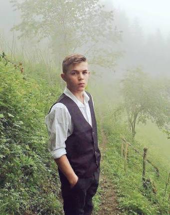 Yıllarca çalıştın yevmiye ettin,elindekileri evine verdin. On beşinde şehit oldun.Bu bayramı en çok sen hakkettin.#iyikivarsınEren #23nisan2020