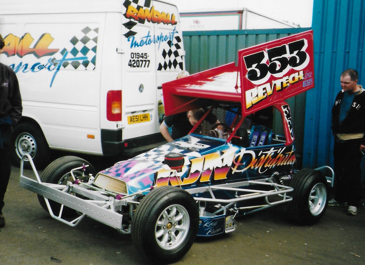 acescribe's tweet image. He had a few absolutely stunning Randall Motorsport cars such as this one. Rob Newall pictured at Cowdenbeath in August 2002