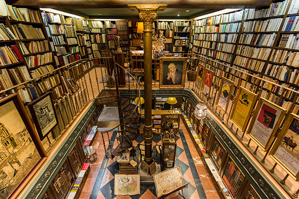 SecretosdeMadri's tweet photo. Sí amigos, esta joya está en Madrid, una de las librerías más bonitas que he visto. Se trata de la Librería Miguel Miranda (Calle Lope de Vega). Una joya de película.
¡Feliz #DiaInternacionaldelLibro!
#madrid https://t.co/DkGkfazwXJ