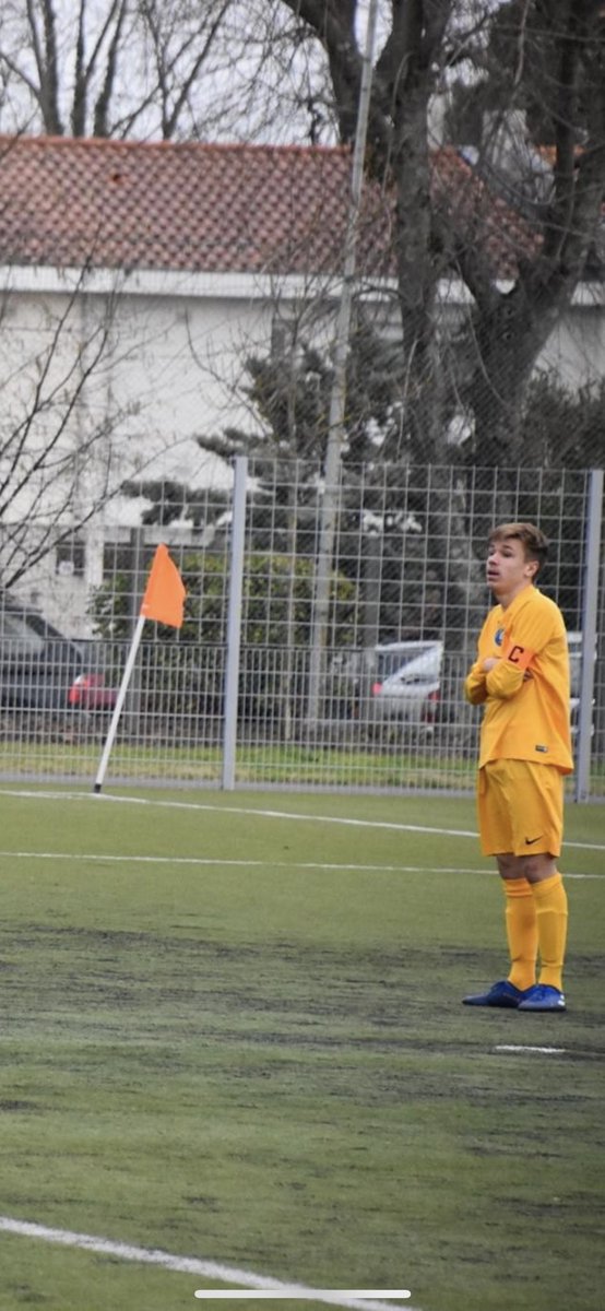 LucasRivalin's tweet photo. pq y se tiens comme ça 😂 https://t.co/PIZwzXv6io