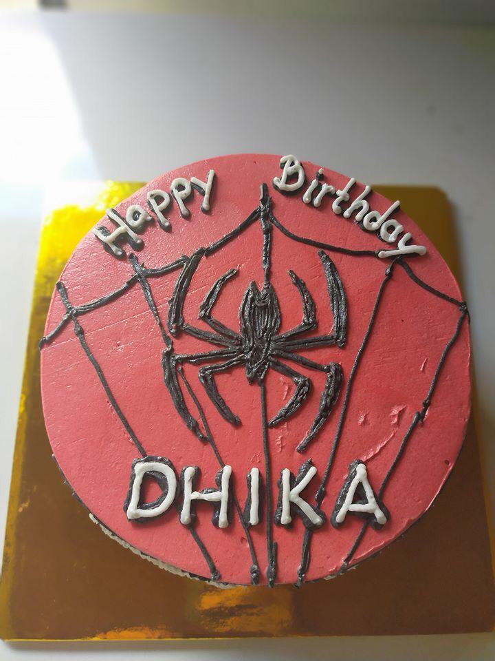 fardibss's tweet photo. Model kue ku juga beragam dan bisa di custom. Mulai dari model coklat biasa, karakter kartun, superheros, game, sampai foto kalian juga bisa kok. Ada juga yang special custom 3D cake

Kalo kalian berminat bisa langsung dm aku atau untuk galeri lebih lengkap cek ig/fb: NNtart https://t.co/SlpJt7WJFd