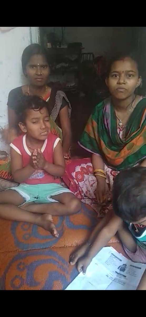 activistritu's tweet photo. 1 family of 6 from #Sitamarhi, #Bihar stranded in #Ahmedabad, Gujarat, are in urgent need of ration. Can we help them? @SIJAPATINARESH @ashu_k7 Cont: Ram Janki: 8401594424
#migrantlivesmatter 
#CoronavirusOutbreakindia https://t.co/l3OIlUpkEq