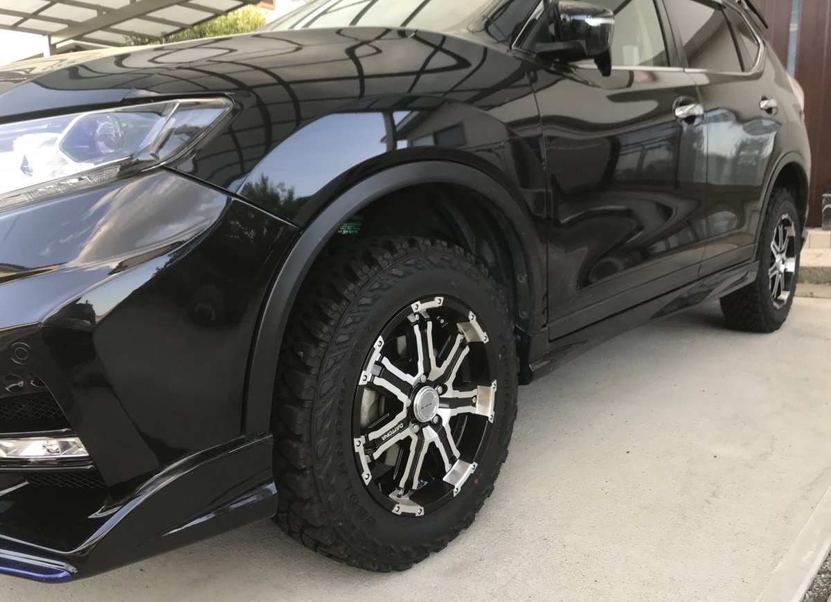 ヒロ アンダーネオン取り付けの準備ができたからあとは取り付けるだけ 自分でやれればいいけど配線は怖いからやってもらうんだけどね 笑 エクストレイル T32 インパル アンダーネオン Ledテープ ヨコハマタイヤ