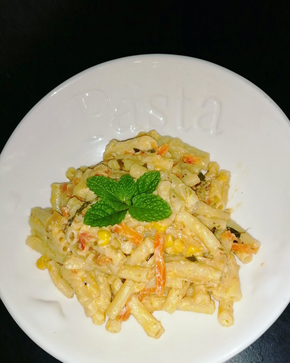 JyotikaMaharaj's tweet photo. @expressoshow @CloverWayBetter @RyleDeMorny #ExpressoMorningShow I made a Delicious Creamy Veggie Pasta using Clover Fresh Cream and Cheddar Cheese. It turned out to be a amazing. The family loved it, so I'm happy. https://t.co/Wo2QY5xUMV