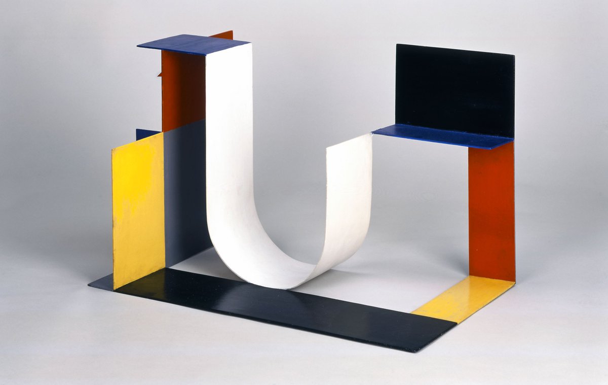 Katarzyna Kobro (1898-1951). Obviously I& #39;m biased, but I adore and respect the Polish constructivism of Katarzyna Kobro. What& #39;s particularly impressive is that she was so hard core. No wavering. No softening. Just the unbreakable truth of a universal geometry. Dziękuję Katarzyno.