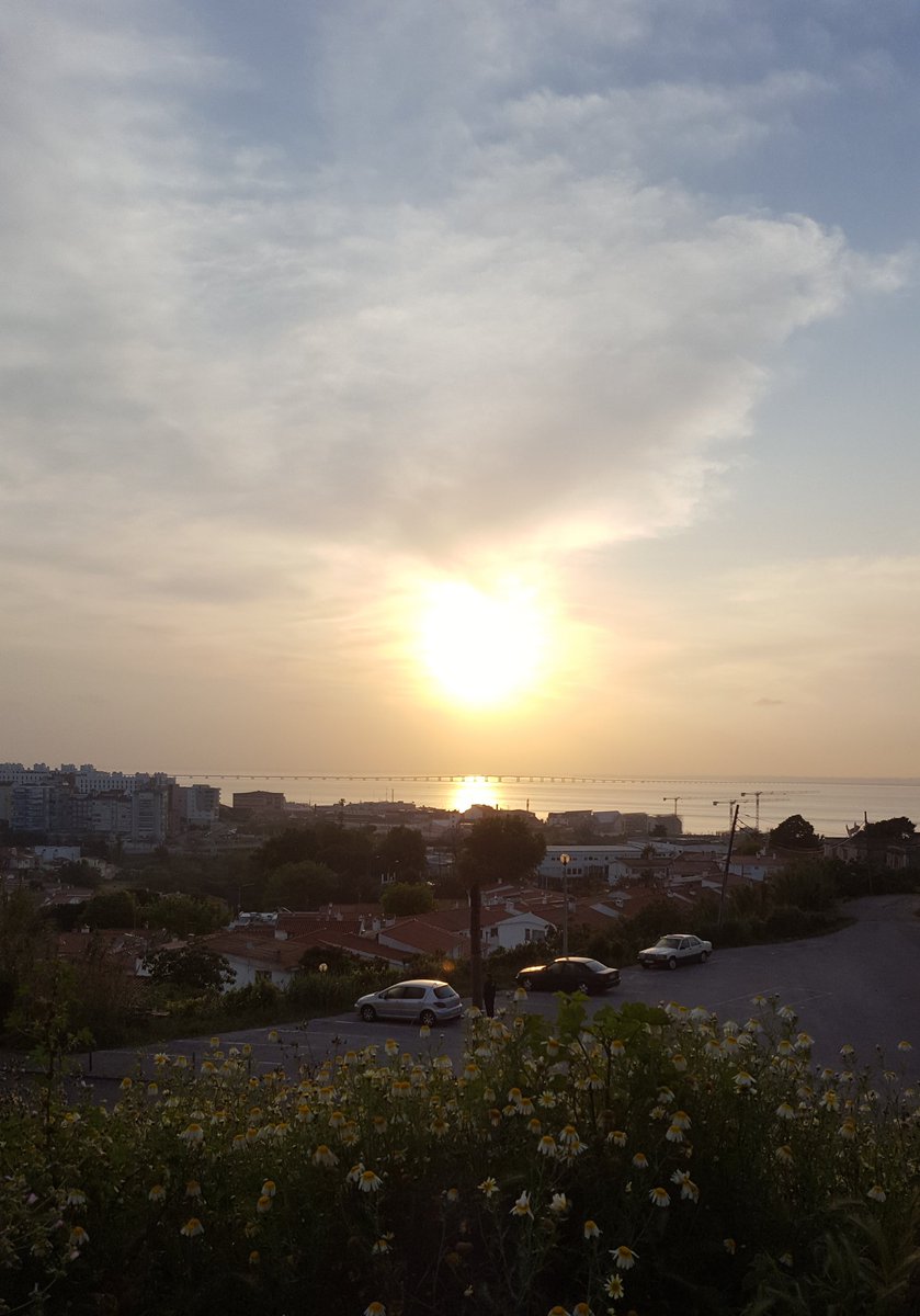 simon_explorer's tweet photo. I finally caught a sunrise today! 😃 https://t.co/6KKphdshYG
