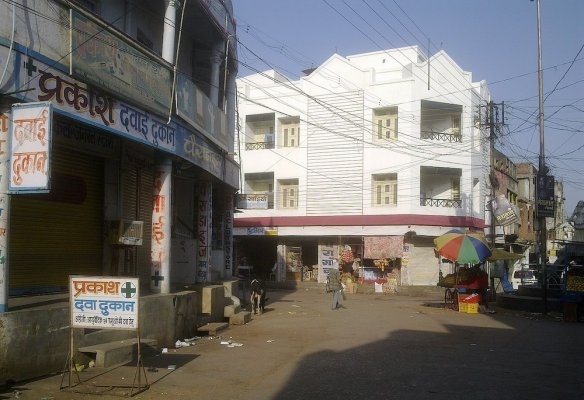 What are the consequences of the Covid-19 lockdown in India? 

This ESRC  <a href="/GCRF/">Global Challenges Research Fund (GCRF)</a>-supported project led out of <a href="/RHULGeography/">RHULGeography</a> looks at the economy, socioeconomic inequalities and health infrastructure during the crisis:

orlo.uk/LChoj