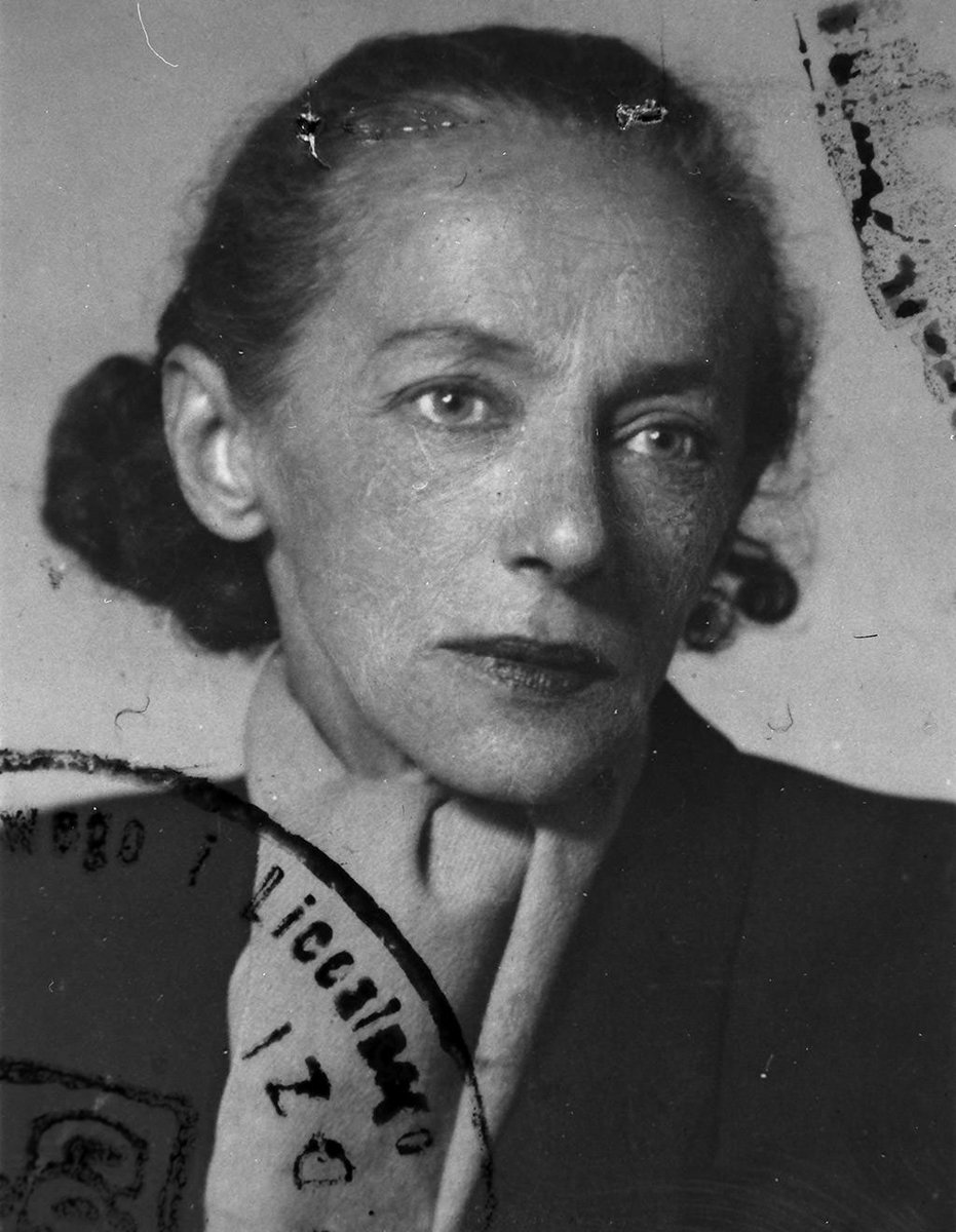 Katarzyna Kobro (1898-1951). Obviously I& #39;m biased, but I adore and respect the Polish constructivism of Katarzyna Kobro. What& #39;s particularly impressive is that she was so hard core. No wavering. No softening. Just the unbreakable truth of a universal geometry. Dziękuję Katarzyno.