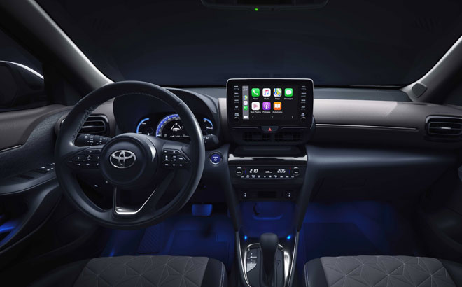 VidaPremium_web's tweet photo. Yaris Cross es el nuevo SUV-B que acaba de presentar Toyota, mide 4,18 metros y llevará mecánica híbrida de 116 CV, con tracción delantera o total AWD-i https://t.co/pK055XdNA7 @Toyota_Esp @ToyotaPrensa @RebecaGuillen #SUV #ECO #toyota @CarsiMiguel https://t.co/veYZ1R2Pn7