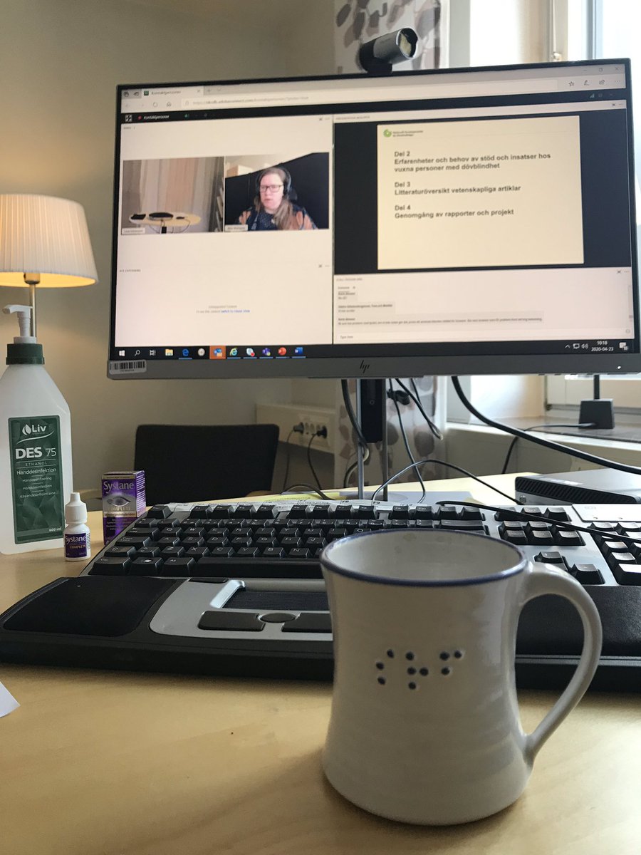 Kickih17's tweet photo. Extra glad över teknik dagar som dessa. Då min inbjudan till Stockholm och NKCDB blev inställt kan jag ändå ta del av forskning som sker inom habiliterings och rehabiliteringsområdet för personer med dövblindhet! 🙌  Kan du läsa på min fina kaffekopp? 😊 https://t.co/3vt7IR4LpK