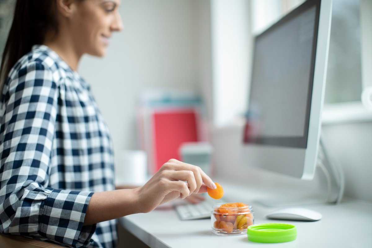 Struggling to eat healthily whilst #stayinghome ? Our Lead Dietitian Niamh Hennessy shares her advice on eating well during #lockdown and information about immune-boosting food and healthy snack ideas. #Covid19 
bit.ly/2S3J4L0