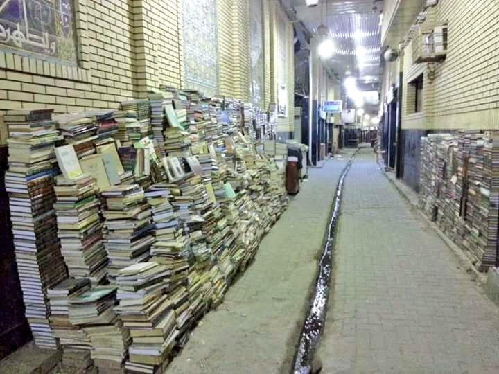 ParveenKaswan's tweet image. In #Iraq, in the book market, #books remain in the street at night because Iraqis say: the reader does not steal and the thief does not read. Wisdom comes to those who read. #WorldBookDay