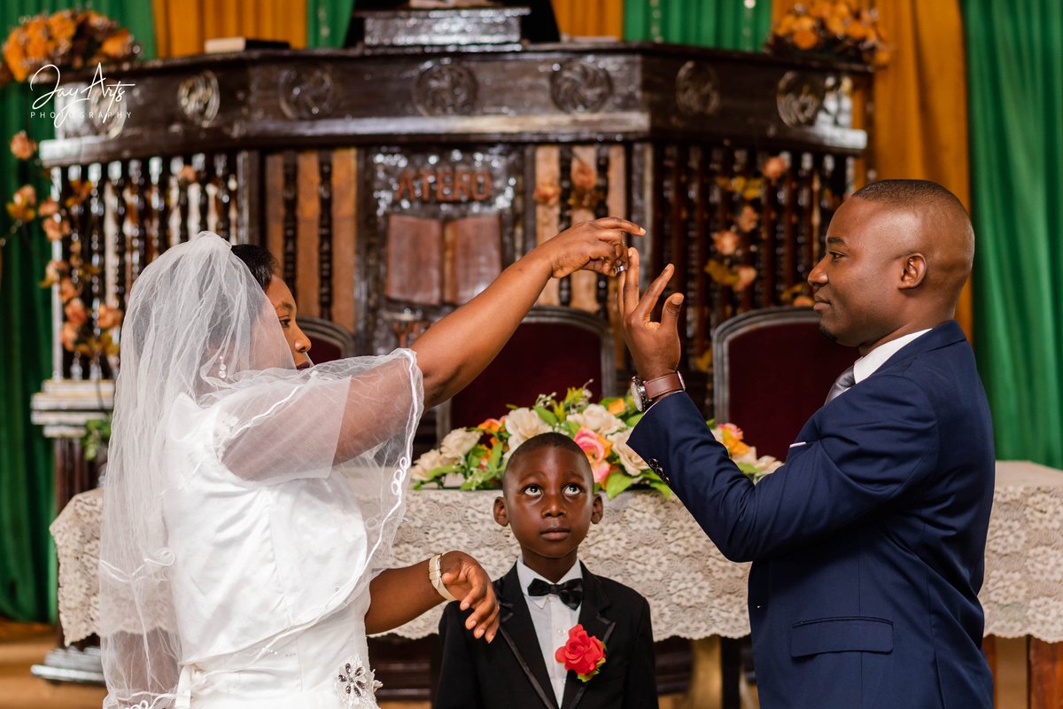 JayArtsMw's tweet photo. When One Finds A Loved One๐โค๏ธ
#RT please someone might need the photo plug on their wedding
#malawianphotographer #JayArts #photography #nikonguy https://t.co/sHEzlBjbV0