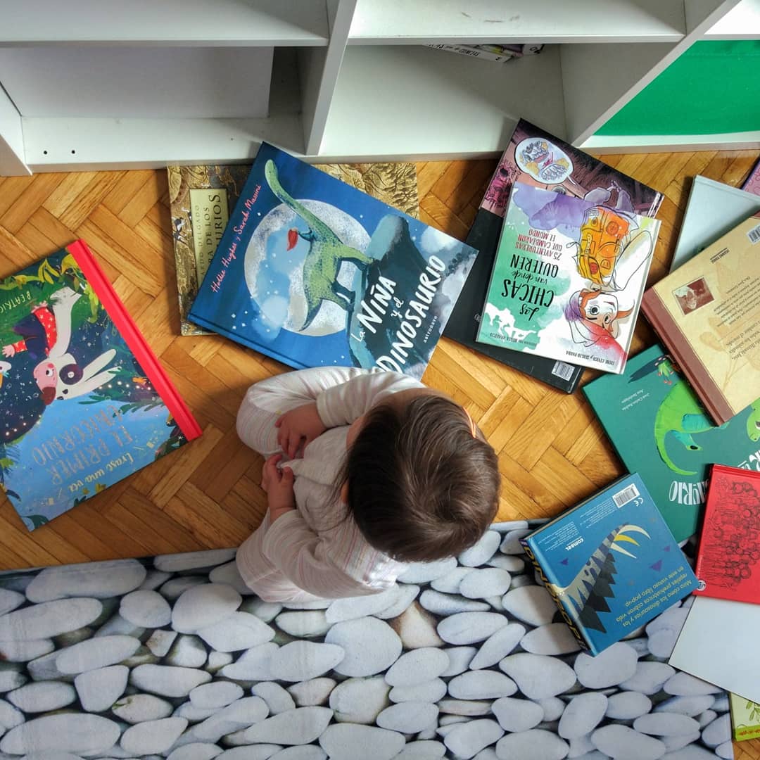 argcPALEO's tweet photo. No hay como haber nacido el #diadellibro para amar los cuentos ☺️ Gracias a tod@s las que hacen posible que podamos viajar, aprender, disfrutar, imaginar... de página en pagina
#primercumple #libros
#cuentos #ilustrados #dinosaurias #aventureras #científicas #intrepidas https://t.co/9q8aBw2KPY