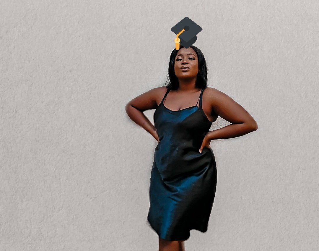 Makgotso_L's tweet photo. Today Marks the day of my graduation, it feels so surreal😭🎓🎓 #ufsgraduate https://t.co/6BHa1ucb9j