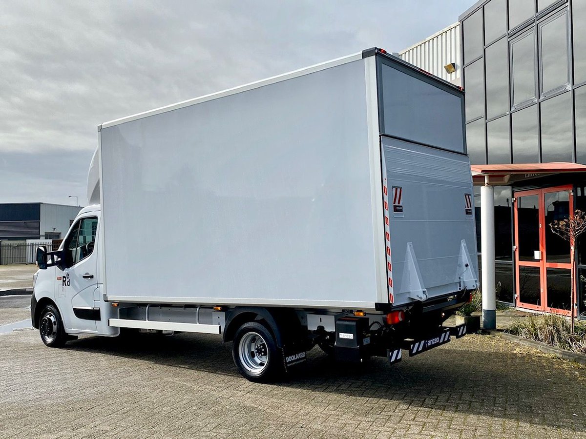 DoolaardBV's tweet photo. Betrouwbaar en betaalbaar, dat waren voor Carib Intertrans redenen om weer voor een Renault Master bij ons te kiezen. Deze keer een Red Edition 165pk, die nog zuiniger is, veel laadvermogen biedt en alles bij elkaar een lage kilometerkostprijs oplevert. 
.
Bedankt! https://t.co/50kD6Uh2RV