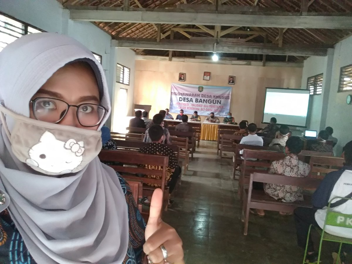 arif_susy's tweet photo. Desa bergerak membahas pencegahan dan penanganan covid-19 dan BLT DD
#BLTDanaDesa
#TPPITrenggalek 
@halimiskandarnu 
@anwsanusi
@malik_haramain
@imansyukri
@taufikmadjid71
@fachrilabalado
@dpmdjatim 
@AndryDewantoAh1
@kpw4jatim
@TriAnd0ko 
@P3MDTrenggalek https://t.co/PCJyuU08Bu