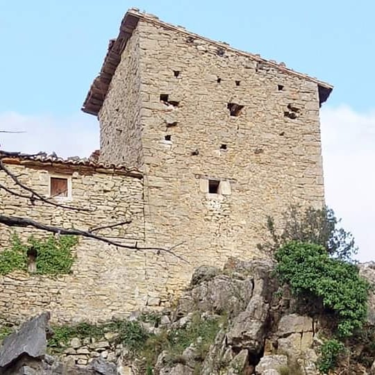 Fortificaciones turolenses de hoy.
- Mas de Torre Alcañiz (#Nogueruelas)
- Masía de las Camarillas (#MoradeRubielos).
- Masía de las Torres (#LinaresdeMora)