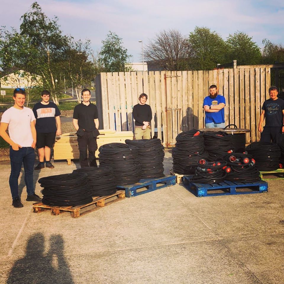 ESSSupplies's tweet photo. Last drop off done at 8.30 this morning! Over 1000 x Extension Cables made 16 Amp to 63 Amp, using over
14 km of HO7 Cable weighing
5 ½ Tonnes +
8000 ferrules fitted...Well done boys! Proud to be supporting the NHS #nhs #fieldhospital #temporaryhospital #portablepower https://t.co/Y6Nokw5zuE