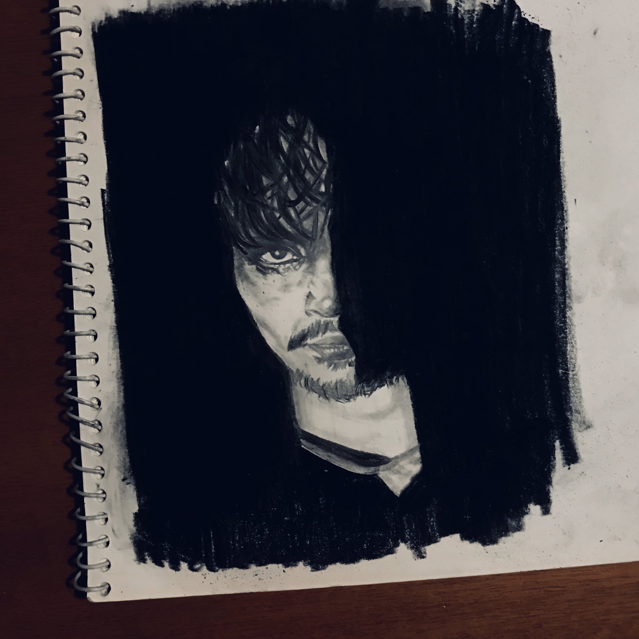 Akl インスタでアップされた時に 絶対描いてみたいと思った 必殺黒スプレー顔射の常田さん 新しく買った鉛筆で塗りまくりました Kinggnu 常田大希 常田メン 鉛筆画 髪の毛迷子 T Co Nhtzl15rkk Twitter