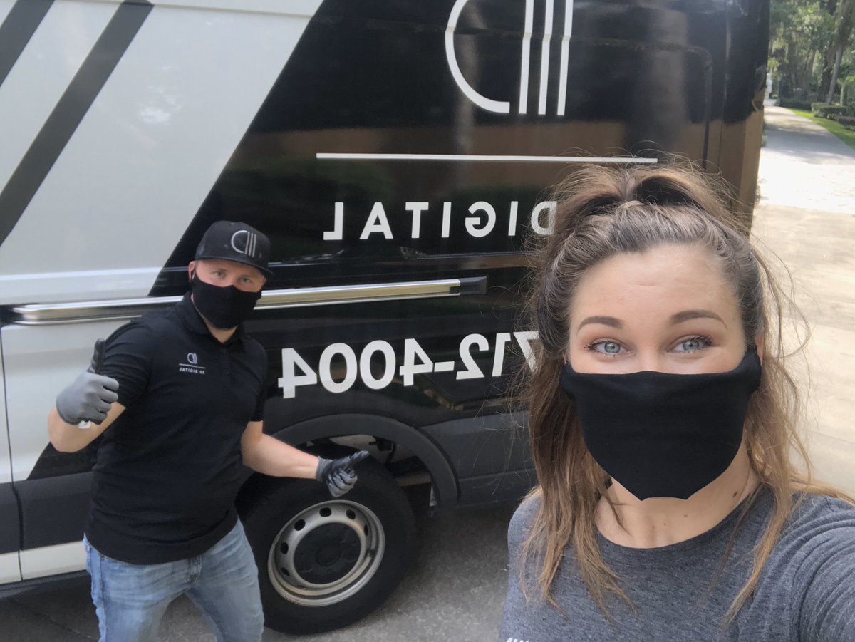 sambadger's tweet photo. Masks ✔️ Gloves ✔️ Action 🎬  @awpage3 #3ddigital #digitalagency #jacksonville #pontevedra #jax #video #ilovejax https://t.co/Y0xcgD7WFJ