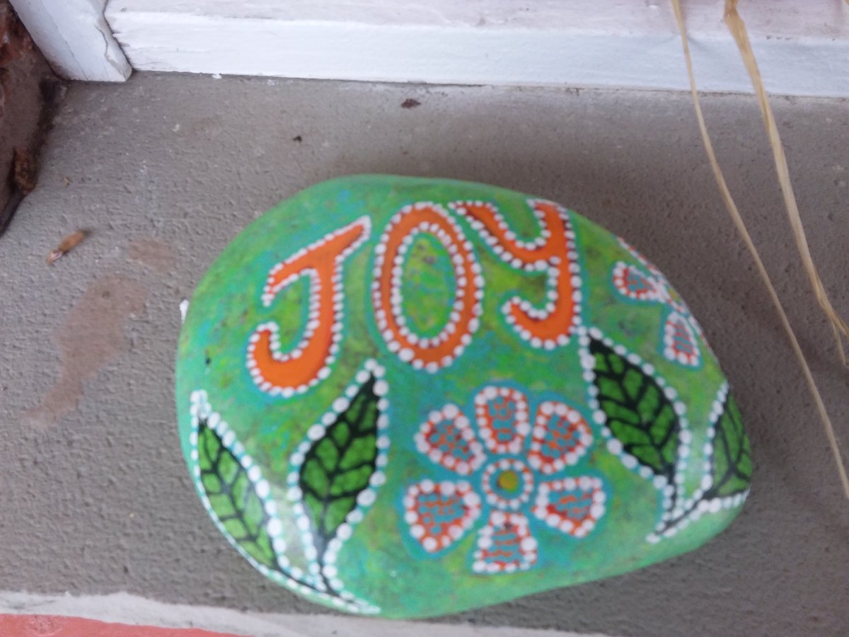 SpringwaterLib's tweet image. Kathy has a great idea for family fun! Paint rocks with encouraging messages and leave them around the neighbourhood to brighten someone&apos;s day. Share your rocks with us. #kindnessrocks #springwaterlibrary