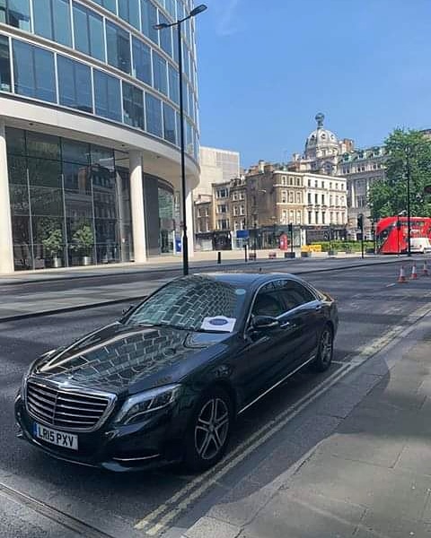 ParkerCarSvc's tweet photo. Another beautiful photo captured by Sabir, one of our Chauffeur drivers.  A very blue sky, very empty central London street and a very shiny S-Class Mercedes!🌞

#LookOutForLondon #London #LondonTravel #FirstClassTravel https://t.co/7nZxD3wqK2