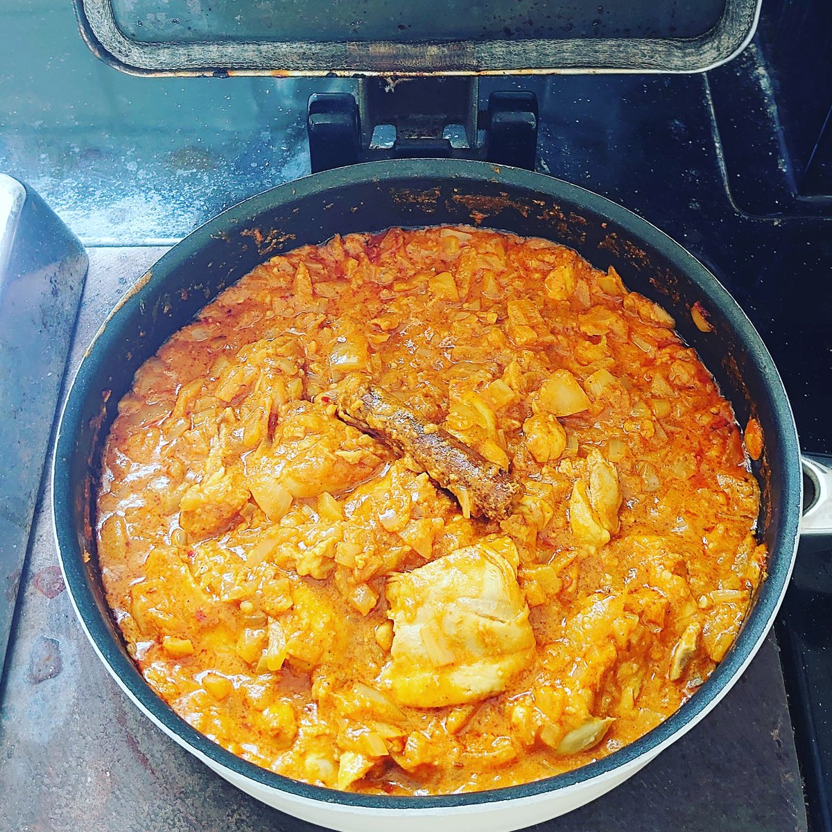 bubyruss's tweet photo. What a curry this is what I just cooked!! Would love to take all the credit but @meerasodha 's recipe from a book given to us by @kjfscot & @jrhonnor is responsible for the recipe; I just added the flair π
#lockdowncurry #belmontcurry
#Belmontdays
#bubyruss https://t.co/73ySlbhyXl