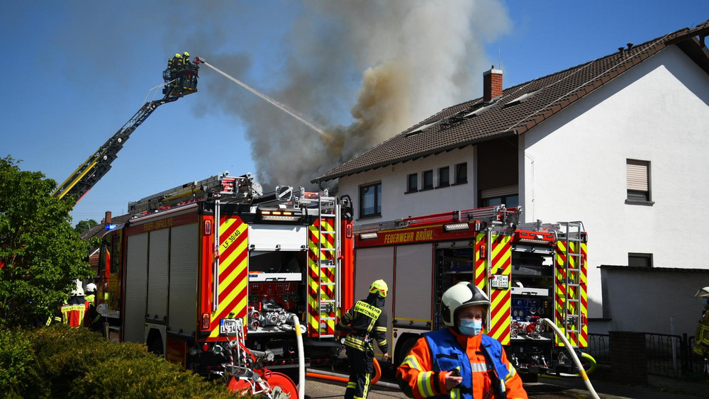 FFHRegional's tweet image. 300.000 Euro Schaden bei Wohnhausbrand in #Ketsch im Rhein-Neckar-Kreis ++ laut Polizei niemand verletzt ++ Ursache unklar, Kripo ermittelt ffh.de/link/c68252t