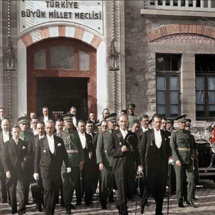 Türkiye Cumhuriyeti’nin kurucusu ve yeniliklerin sahibi olan Atatürk, fikirleri ile her zaman yaşayacak ve yaşatılacaktır. 🇹🇷 #23Nisan1920