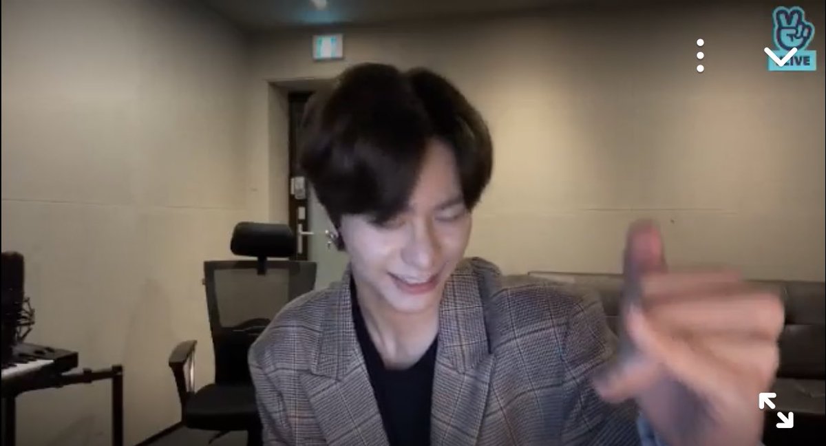 seungsik randomly said “ah my throat hurts” after singing the song and then everyone in the comment section became worried and he had to reassure us a few times that his throat is okay  and he also pinky promised us that he will not be ill <3