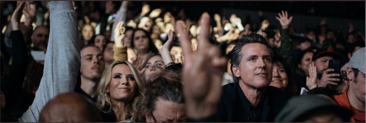 scottfreeanon's tweet photo. @bigredwavenow Good Morning Santa, good morning one and all.
#veryInteresting
So why does #GavinNewsom have a #pedosymbol on his twitter header image? https://t.co/VxtSAvuz4c