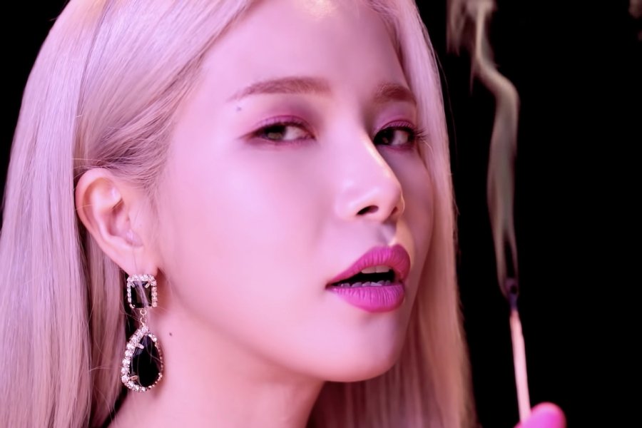 Solar's legendary solo debut through GIFs : a thread. #SOLAR_SPITITOUT #SPIT_IS_OUT #SOLARDEBUT @RBW_MAMAMOO