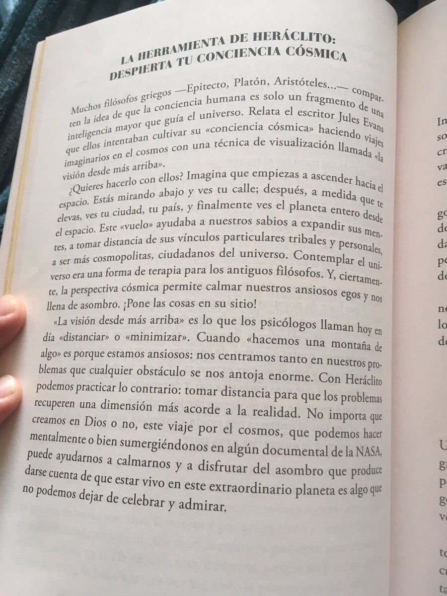 En el día del libro me permito recomendar una lectura de esas que se toman a sorbitos... parando, pensando, sorprendiéndonos, mirándonos y continuando. “Tomar distancia ante la ansiedad” muy apropiado en estos días.
