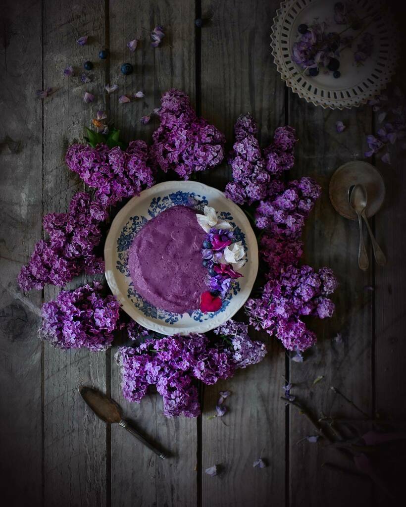 MelleSerena's tweet image. Certaines comme @inesregmec mettent des paillettes dans ta vie, moi j’y mets du violet avec le magnifique lilas de @lebosquet.fleurs ! Ça vous plaît ?
C’est aussi et surtout ma première participation au challenge #eatcaptureshare lancé par @thelittleplan… instagr.am/p/B_U5Csio4Fo/