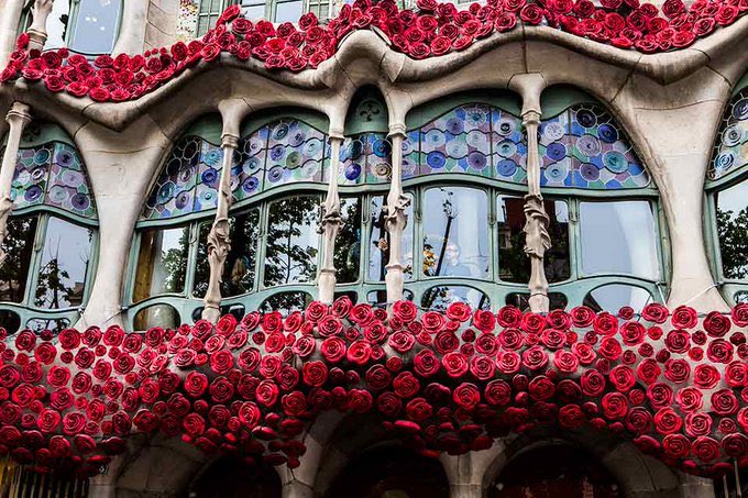 Lensclub's tweet photo. Feliç #SantJordi2020 
Feliz #diadellibro2020        Felicidades a los Jorges (esperamos no dejarnos nada 😅) https://t.co/ejgfe8tEbb