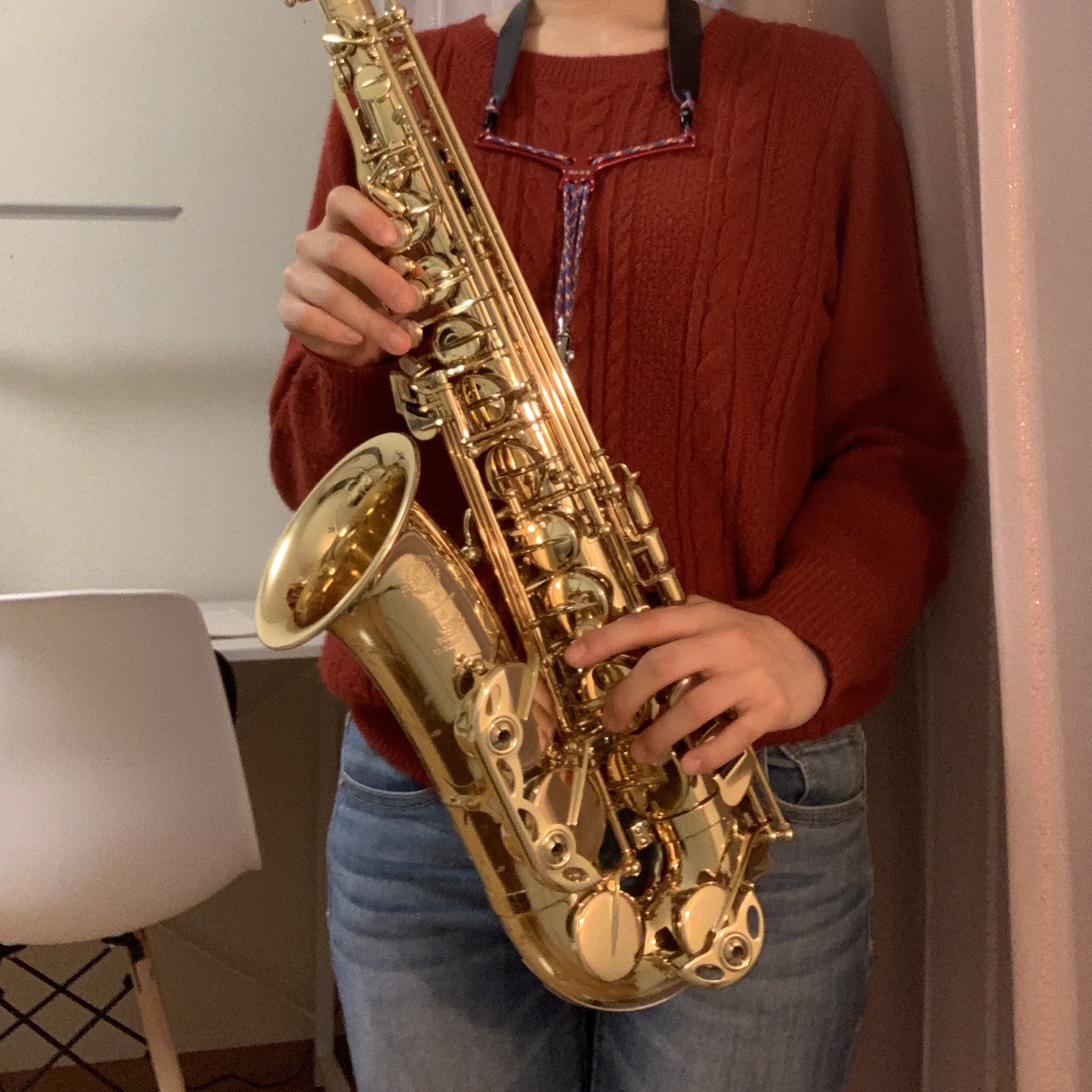 鶴見大学附属中高吹奏楽部 楽器紹介 アルトサックス サックスは1840年 ベルギーのアドルフ サックスが発明した楽器です 円錐形の管体のサックスは 木管楽器の持つ豊かでしなやかな音色と 金管楽器の持つ力強く華やかな響きを持ちます ジャズ