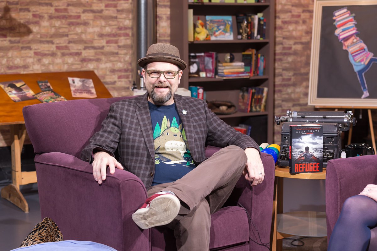 FCPS_IDTS's tweet photo. 4/23 on @FCPT_IDTS Channel 25: @FFXNetwork @FFXMTA “Meet the Author” webcasts: 11:30 pm—author Adam Gidwitz @AdamGidwitz; 4 pm—author Alan Gratz @AlanGratz; 5:30 pm author Jason Reynolds @JasonReynolds83. Watch online at https://t.co/ri2e3nFxYn. https://t.co/ZuDJRRFBv0