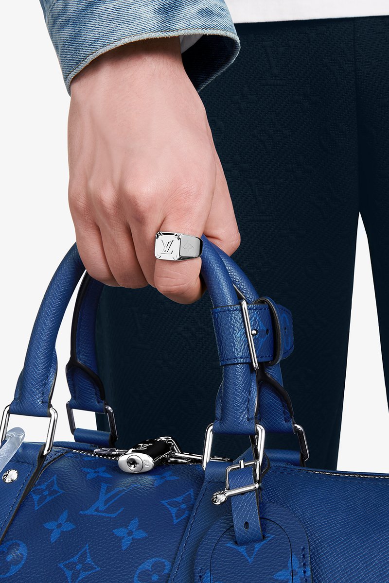 PAPAANcom's tweet photo. Louis Vuitton mevcut sezon için Erkek Aksesuar Koleksiyonunu görücüye çıkardı.

@LouisVuitton @virgilabloh #LouisVuitton 

https://t.co/bRlsGH2RYW https://t.co/mVwg8PP4Gp