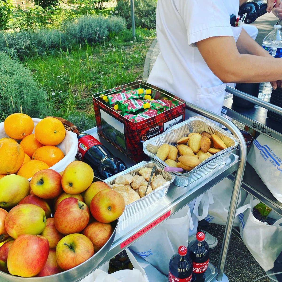 ScarbonchiN's tweet photo. Après l’effort, le réconfort Merci pour vos  #madeleine #rochercoco #financier et #meringue 🙏🙏🙏#tousaufront https://t.co/tfBMVPoUh9