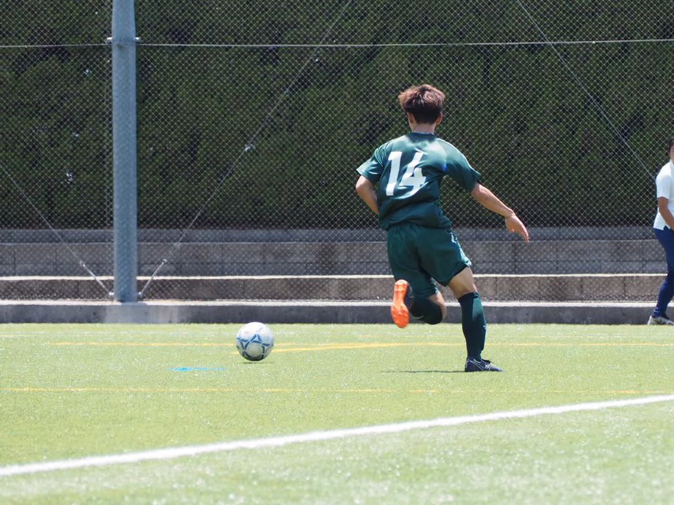 香川大学サッカー部 على تويتر 今日から新2年へ突入 荷川取賢 岡山芳泉高 Mf 他を寄せ付けないサッカーiqの高さでゲームを作り上げる冷静な司令塔 長澤怜真 網干高 Df ロングフィードと運動量 時にファールをもらいにいくドリブルでバックラインからの攻撃参加を実現