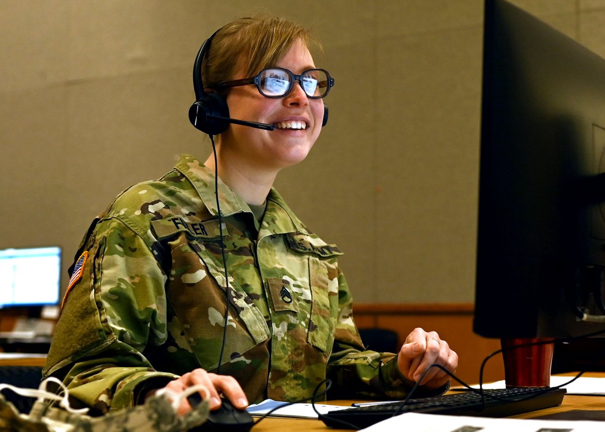 NHNationalGuard's tweet photo. Reflection Of

SSG Emily Fixler, clarinet player in the 39th Army Band, fields a claim at an unemployment call center April 21 in Concord. Fixler is one of nearly 230 NH guardsmen manning four call centers to handle thousands of job loss cases caused by the COVID-19 pandemic. https://t.co/rcL3RqJ3aI