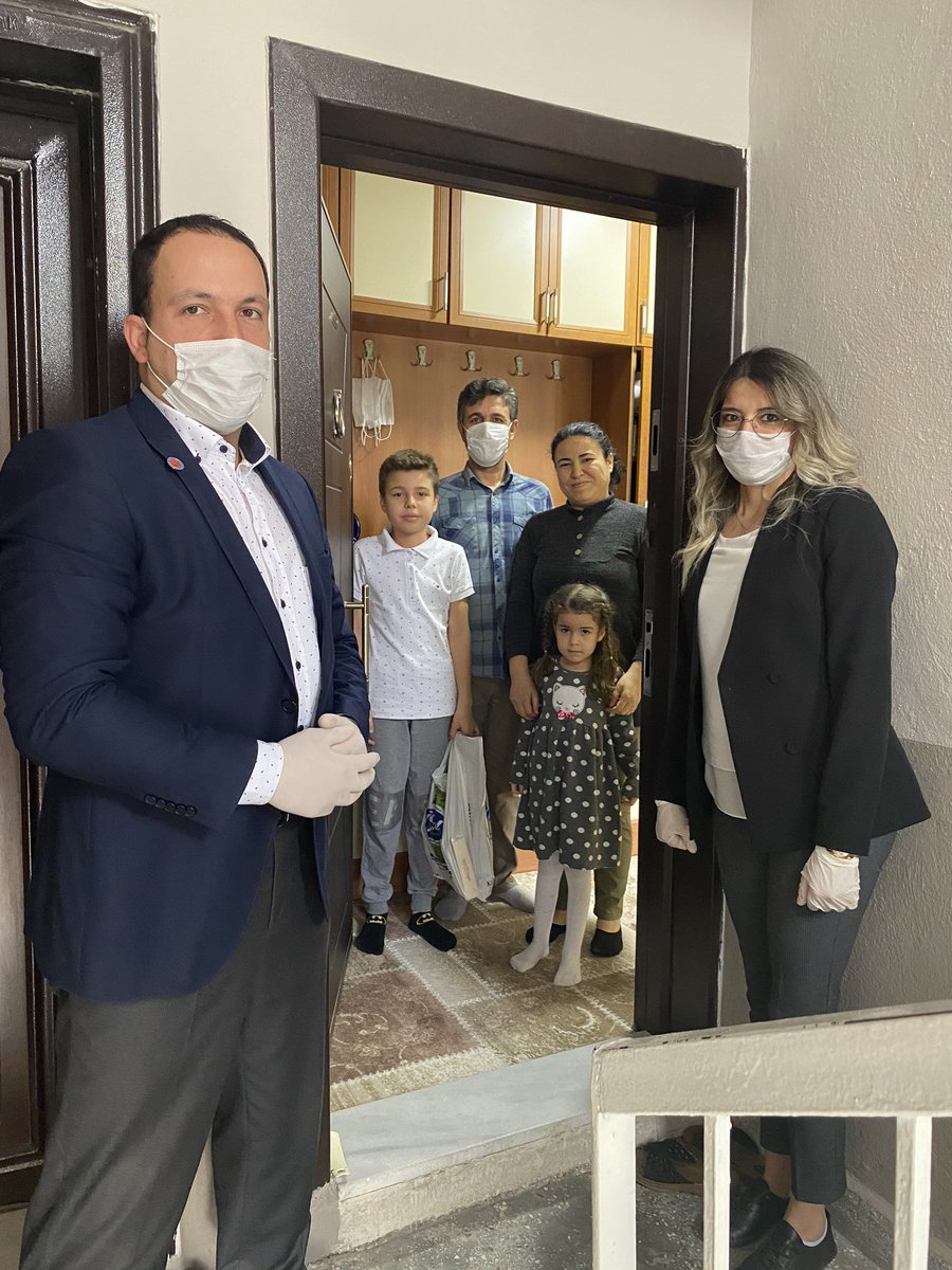 BULDAN_GSIM's tweet photo. Evde sabırsızlıkla hediyelerini bekleyen öğrencilerimize bugün Buldan Kaymakamlığı ve Gençlik ve Spor ilçe Müdürlüğü olarak ödüllerini verdik. 
23 Nisan Ulusal Egemenlik ve Çocuk Bayramımız Kutlu Olsun.🇹🇷
@kasapoglu @AIbanoglu @Denizli_GSB @SelinaksuS @NurettinBektas2 @mehbaykan https://t.co/QCAv5Vn0cC
