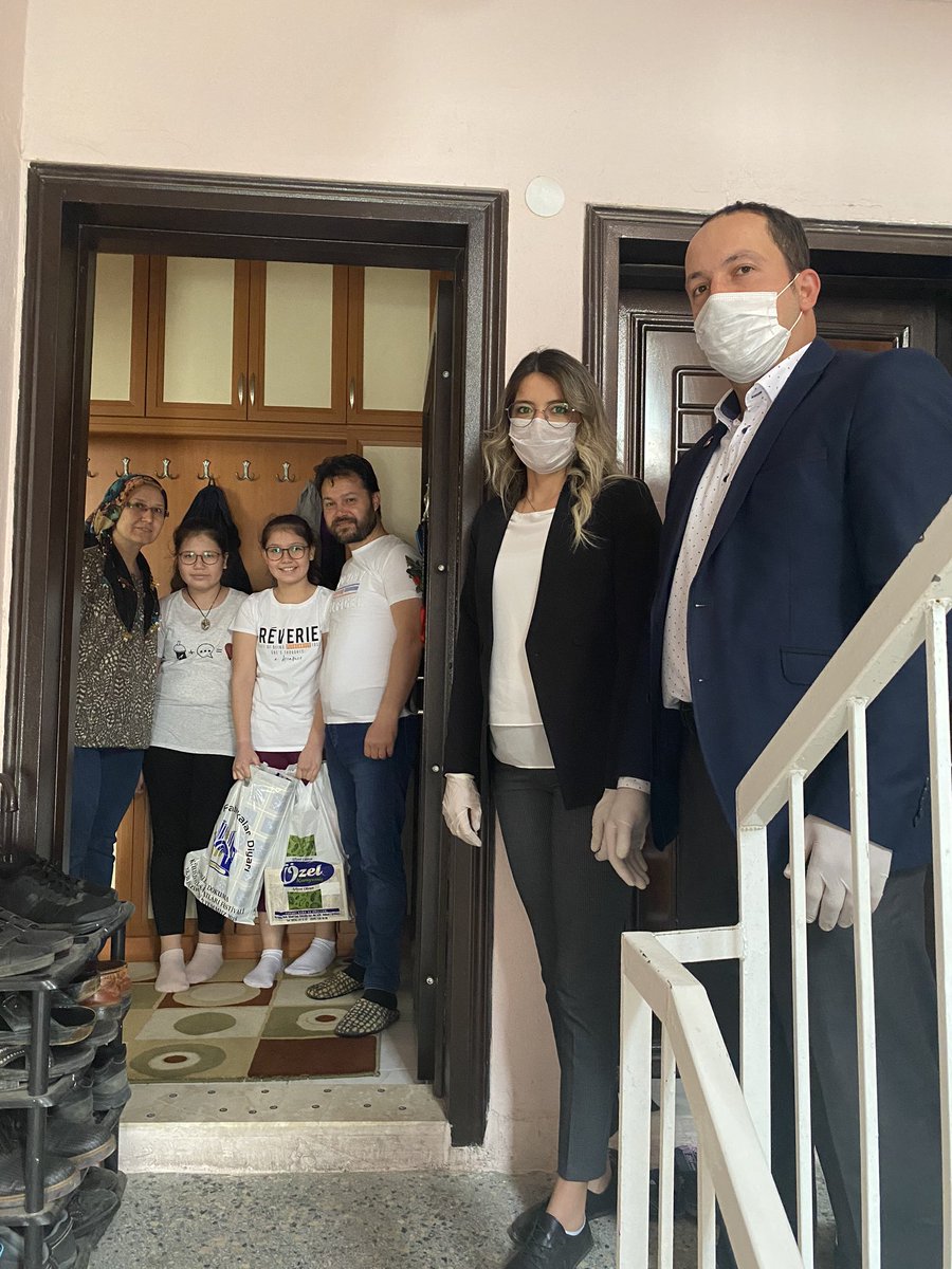 BULDAN_GSIM's tweet photo. Evde sabırsızlıkla hediyelerini bekleyen öğrencilerimize bugün Buldan Kaymakamlığı ve Gençlik ve Spor ilçe Müdürlüğü olarak ödüllerini verdik. 
23 Nisan Ulusal Egemenlik ve Çocuk Bayramımız Kutlu Olsun.🇹🇷
@kasapoglu @AIbanoglu @Denizli_GSB @SelinaksuS @NurettinBektas2 @mehbaykan https://t.co/QCAv5Vn0cC