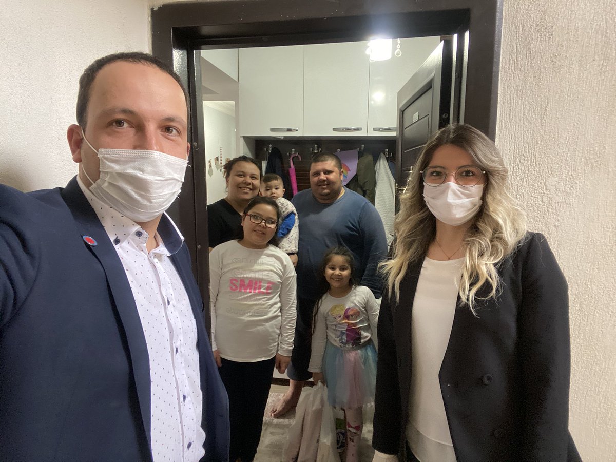 BULDAN_GSIM's tweet photo. Evde sabırsızlıkla hediyelerini bekleyen öğrencilerimize bugün Buldan Kaymakamlığı ve Gençlik ve Spor ilçe Müdürlüğü olarak ödüllerini verdik. 
23 Nisan Ulusal Egemenlik ve Çocuk Bayramımız Kutlu Olsun.🇹🇷
@kasapoglu @AIbanoglu @Denizli_GSB @SelinaksuS @NurettinBektas2 @mehbaykan https://t.co/QCAv5Vn0cC