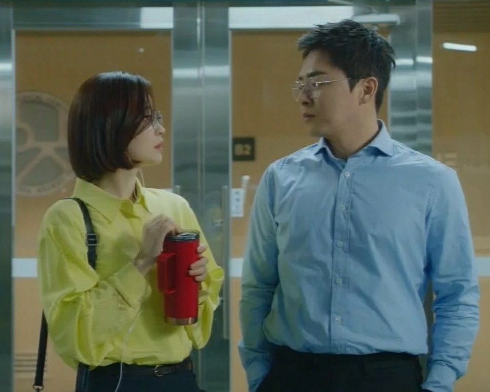 the red flask. songhwa gave it to ikjunikjun took itbut seokhyeong came to interrupt them so he gave it back to songhwa againthat was smooth, pdnim.  #HospitalPlaylist