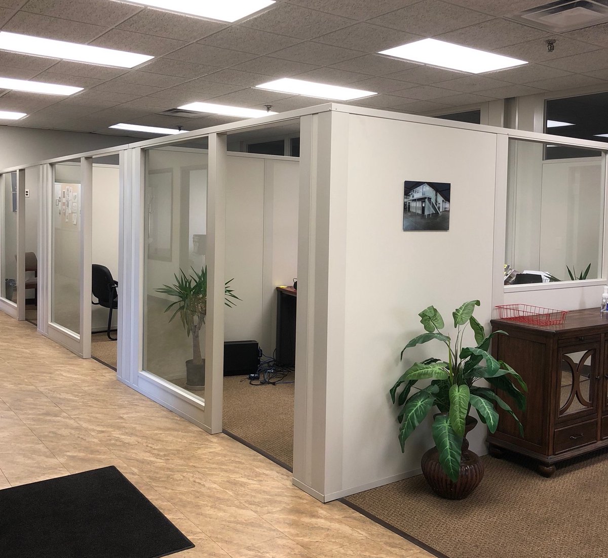 StarrcoModular's tweet image. The US Federal Govt. is developing recommendations for social distance protocols at workplaces. @StarrcoModular can help with your workspace redesign with offices, walls, &amp;amp; half-walls to divide open spaces. No other construction option delivers the total solution.